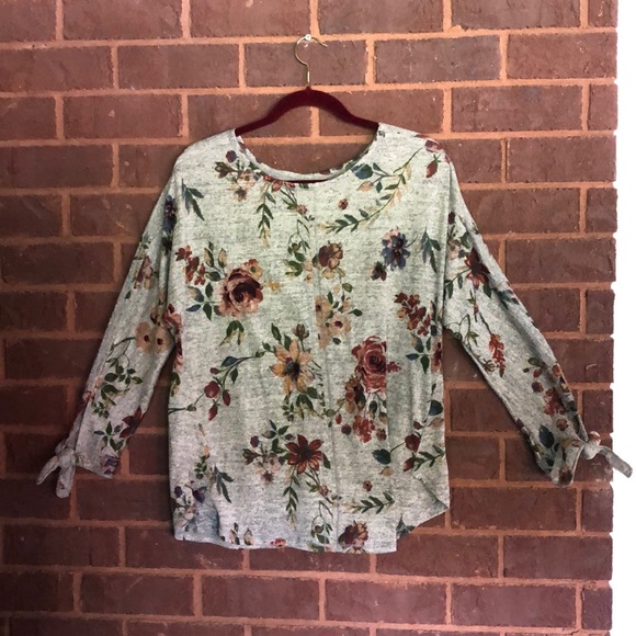 NWOT Floral Tie Sleeve Tunic - Picture 2 of 12
